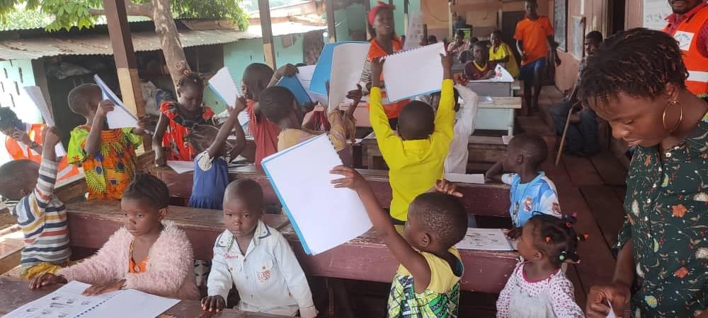 Atelier d’hygiène bucco-dentaire avec des enfants