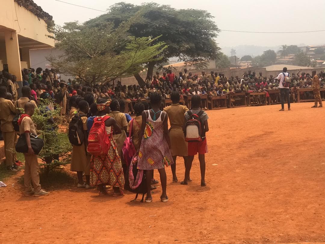 Grand rassemblement d’élèves au lycée de Ngoulmekong