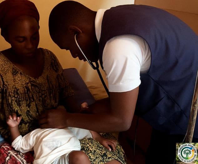 Consultation de proximité : auscultation d’un enfant